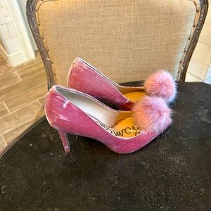 Everybody needs pink heels